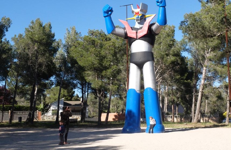 Estatua de Mazinger Z, Mas del Plata, España